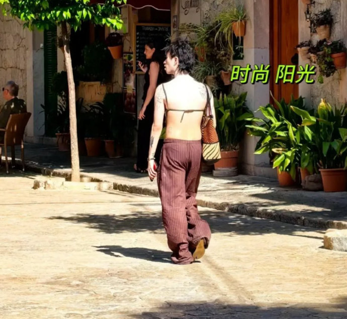 伊能静的儿子在西班牙的清凉穿搭！​​​