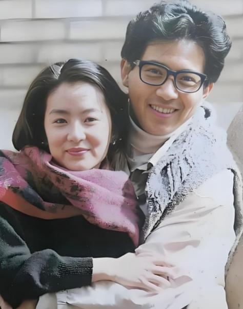 1973年，琼瑶处女作改编电影《窗外》开拍，19岁的林青霞凭借该片一炮而红，