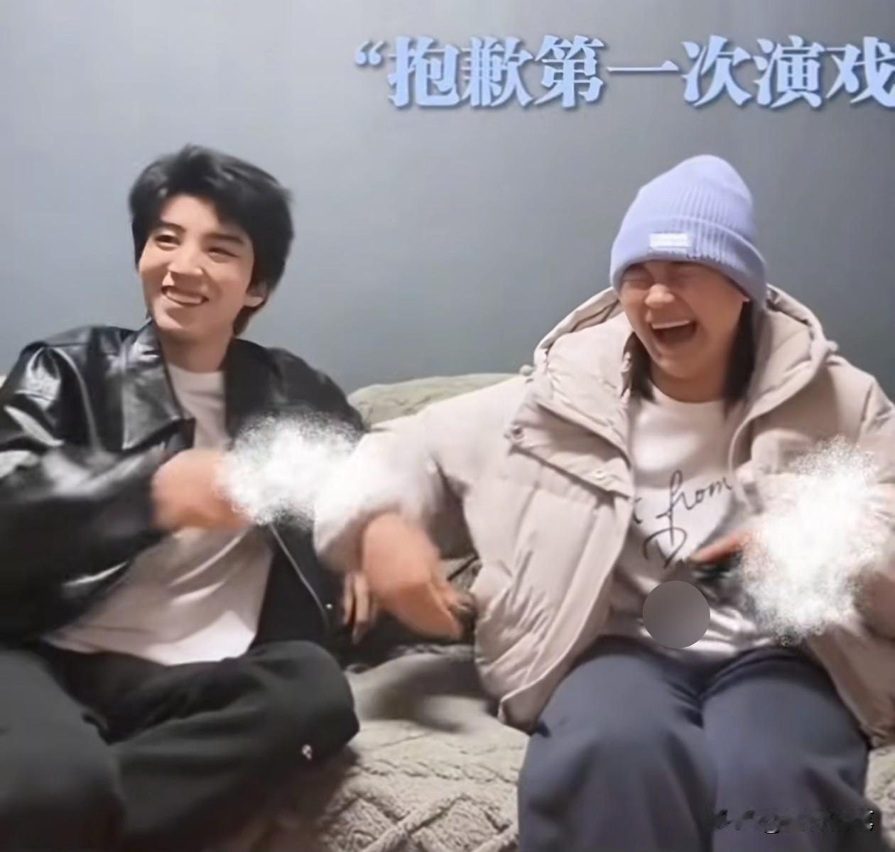 第一次见到！全红婵居然和王俊凯演上对手戏了，而且俩人不止拍了一个视频。在早上