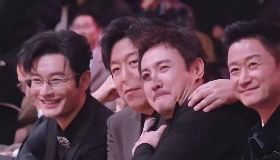 沈腾太能整活了！硬是演出了没拿奥斯卡的遗憾…宣布微博king的时候，主持人尼格