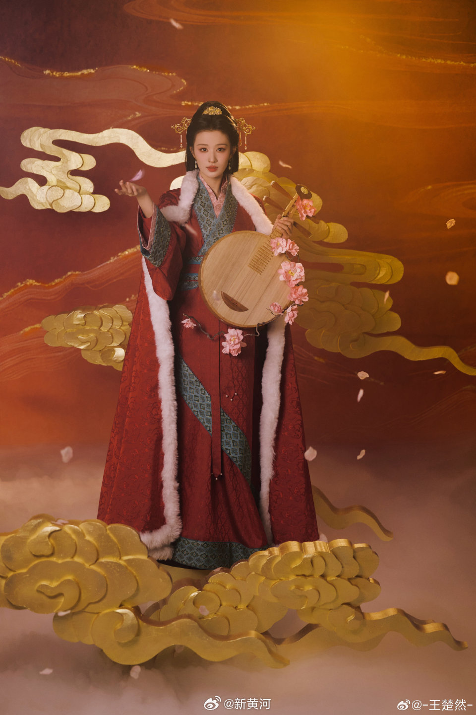 【#王楚然单日涨粉超65万#】春晚首秀即巅峰，在2026央视春晚歌咏创意秀《贺