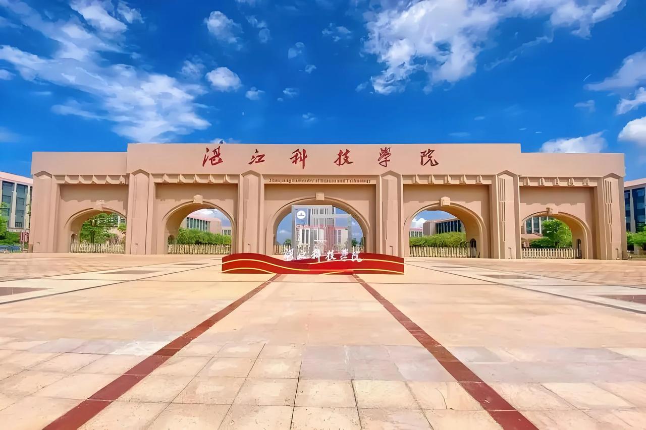 万万没想到高考人数第二的广东省本科批录取分数线也在一步一步刷新下限！第一次征集