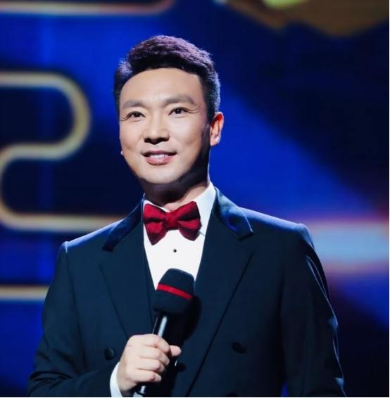 央视主持人康辉说：我下班回到家之后，我太太突然很严肃的跟我说，我可能得跟你谈谈，