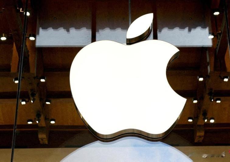 苹果终于向现实低头！为国行iPhone专门训练AI模型，联手阿里背后是深深的焦虑
