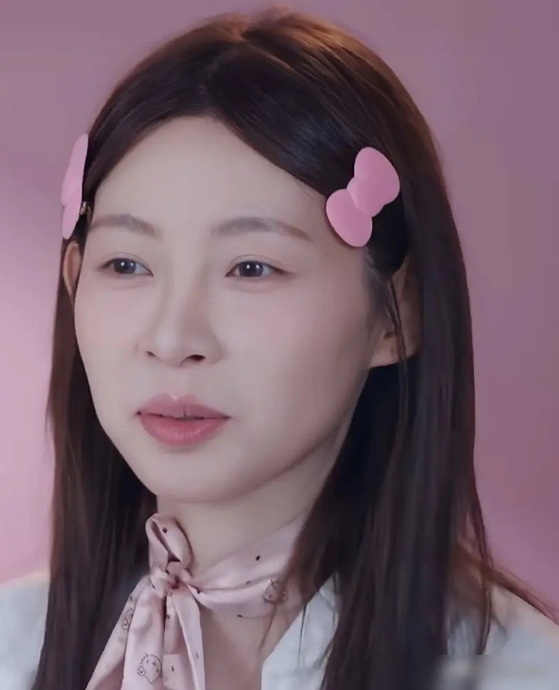 痞幼被邻居赶出别墅，有点看不懂了。果然，关掉镜头，能握在手里的，才是真实的生活。