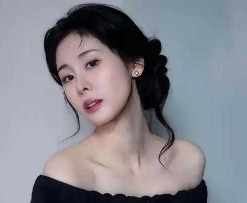 很多人不清楚为什么那么多歌手都没有版权，而那么多作词作曲人也没有版权。这