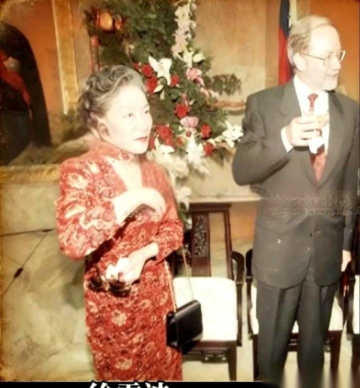 最顶级的深情，大概就是这样吧——画案上的墨，还没干透。但画画的人，再也回不来