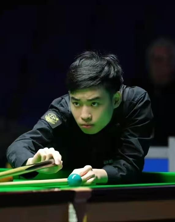 斯佳辉是怎么了？上半场顺风顺水，3-1瓦菲。半场休息回来，突然状态全无，连丢5