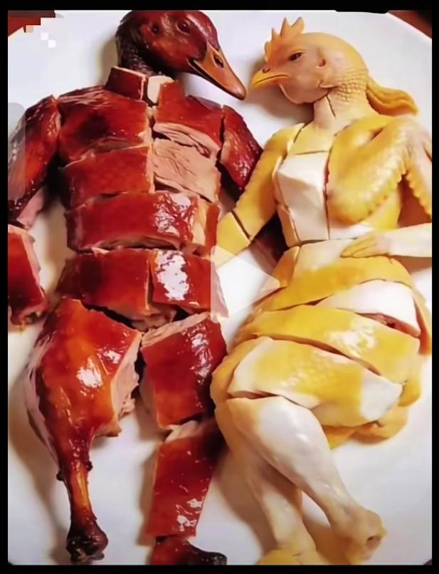 鸡鸭真变态，盘中秀恩爱。刀筷不留情，原本一道菜！