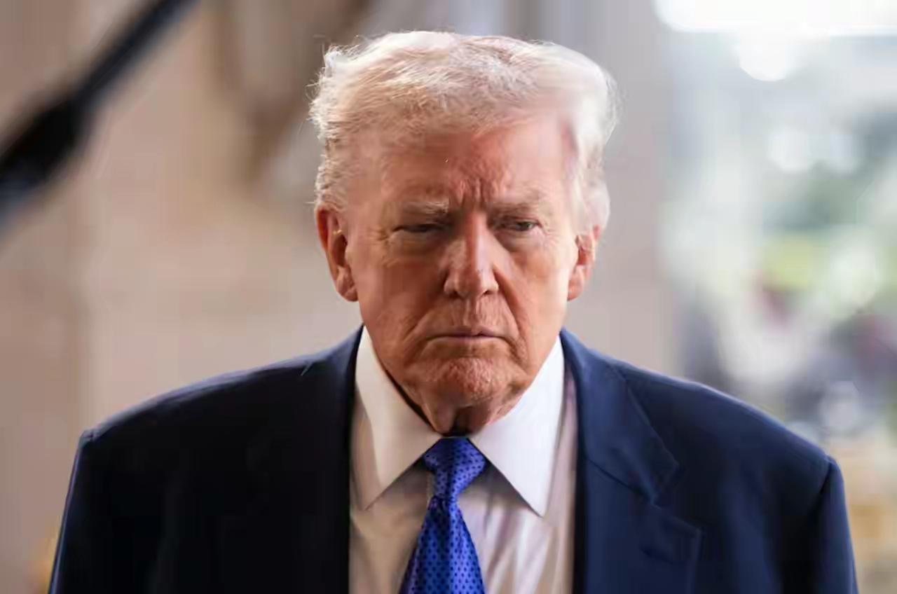 刚刚刷到特朗普的新闻，差点把刚喝进去的茶喷出来。​​2月11日，特朗普突然宣布