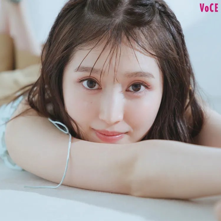 日娱新闻福本莉子福本莉子杂志《VOCE》