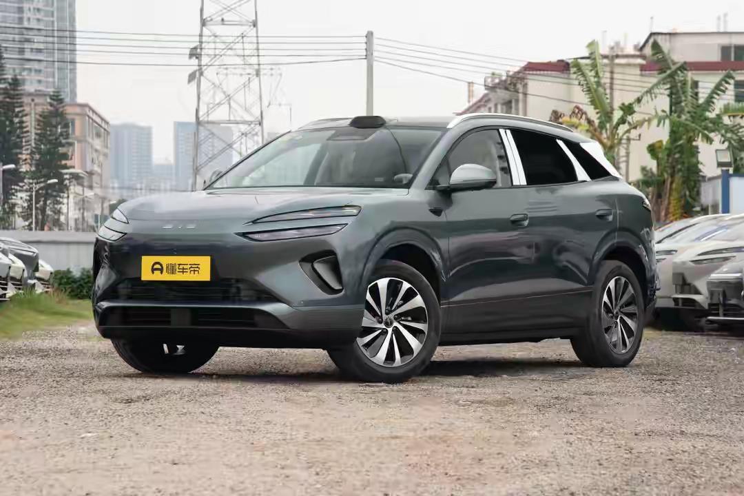 等车等半年的举个手。比亚迪这次不画饼，3月5号开发布会，当天就能提车。5分钟