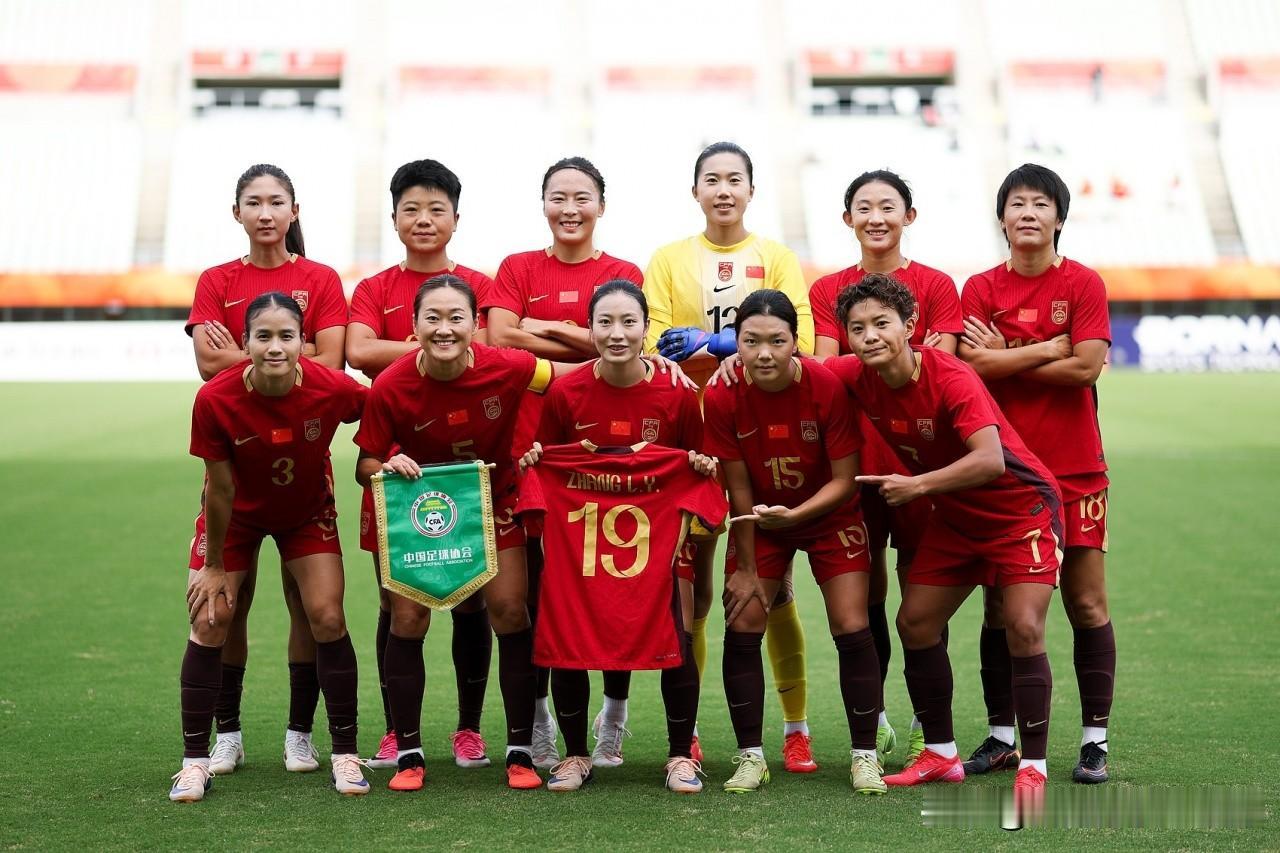 中国女足1：0越南女足，挺进四强！我想说的是：1、昨天男足上半场压着马尔代夫踢