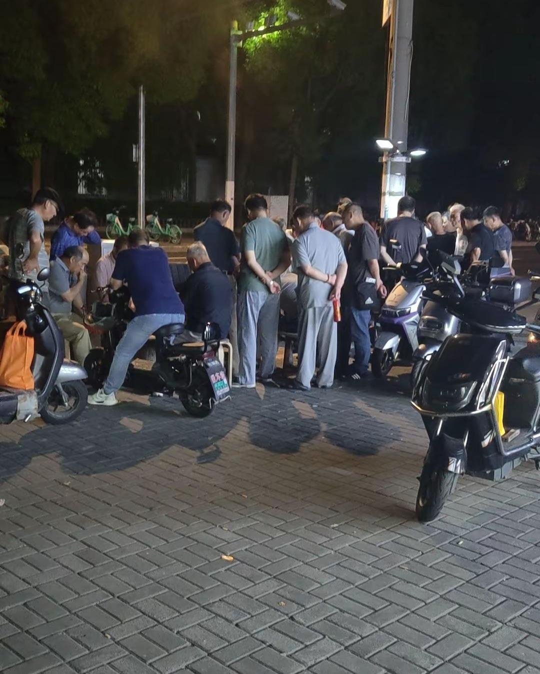 现在光棍男越来越多，到底是好处还是坏处，很多网友都有不同的看法！网友1、光棍