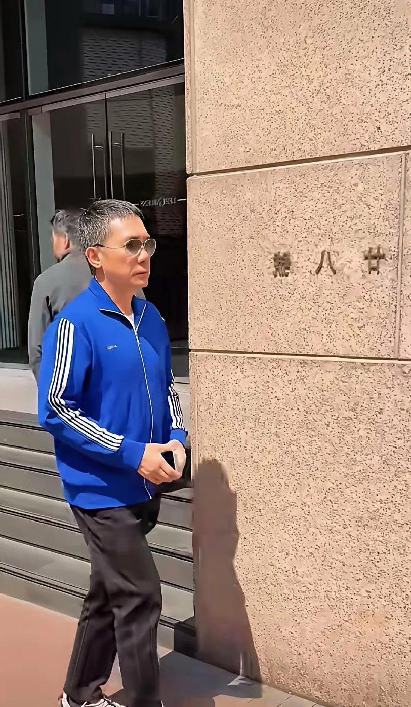 看着好眼熟，差点没认出来啊，男神也老了​​​