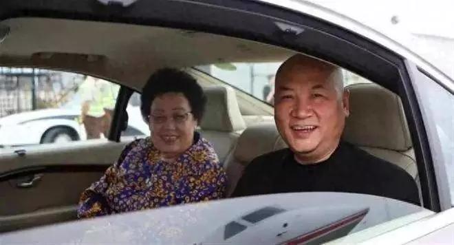 当年迟重瑞嫁到豪门，活得是人间清醒，还是无奈容忍，还是报思。婚后迟重瑞分寸感十