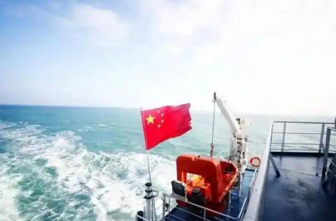 决不允许立陶宛，韩国，日本，美国船只悬挂五星红旗，其他国家船只悬挂必须经过我国同