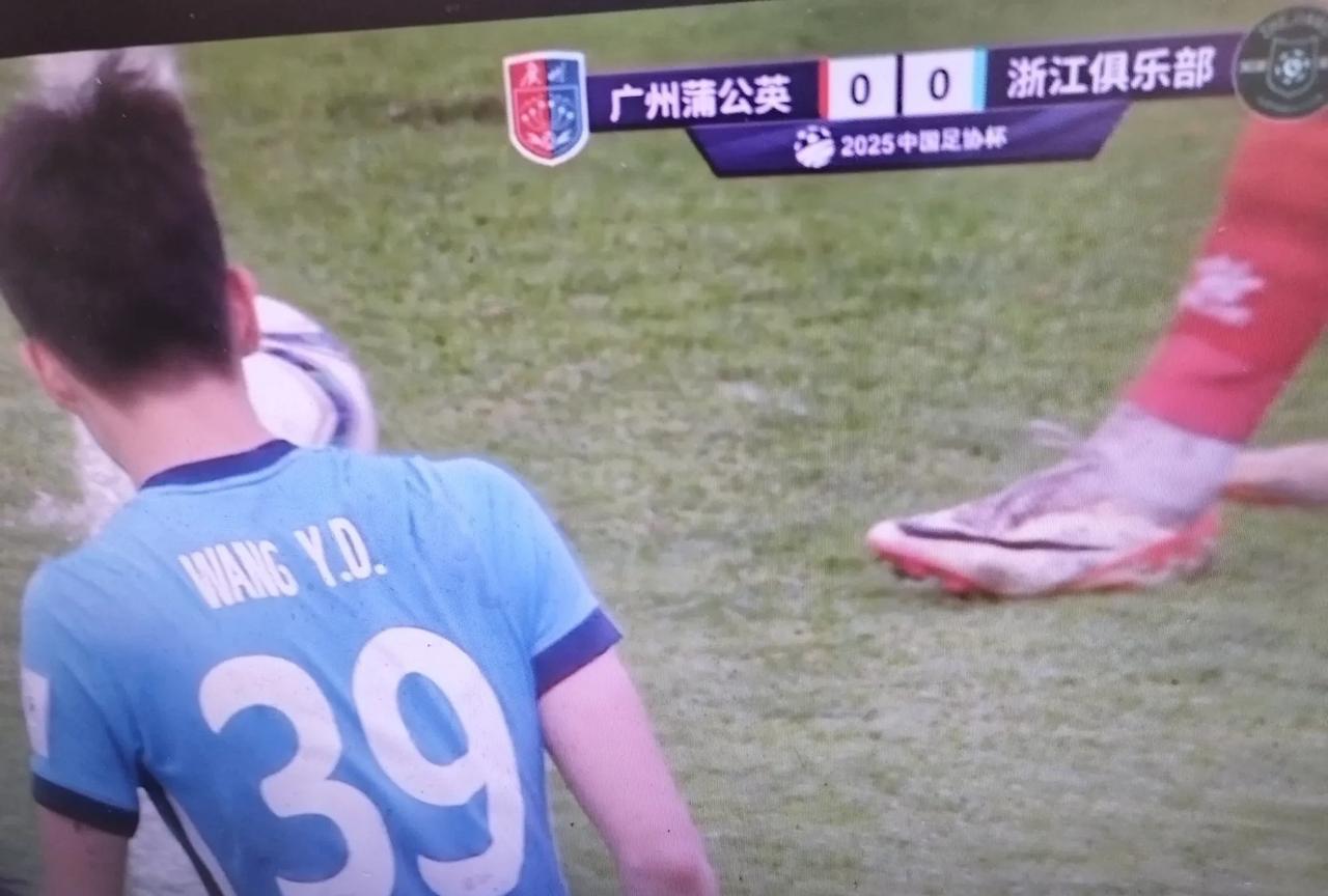 又进球啦！王钰栋刚刚足协杯又进球啦！这也太牛啦！挡也挡不住啊！这个状态太神勇了，