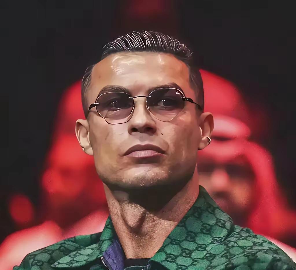 48亿到手，C罗在沙特怎么花这笔巨款？利雅得胜利给C罗开出了6.58亿美元的支票