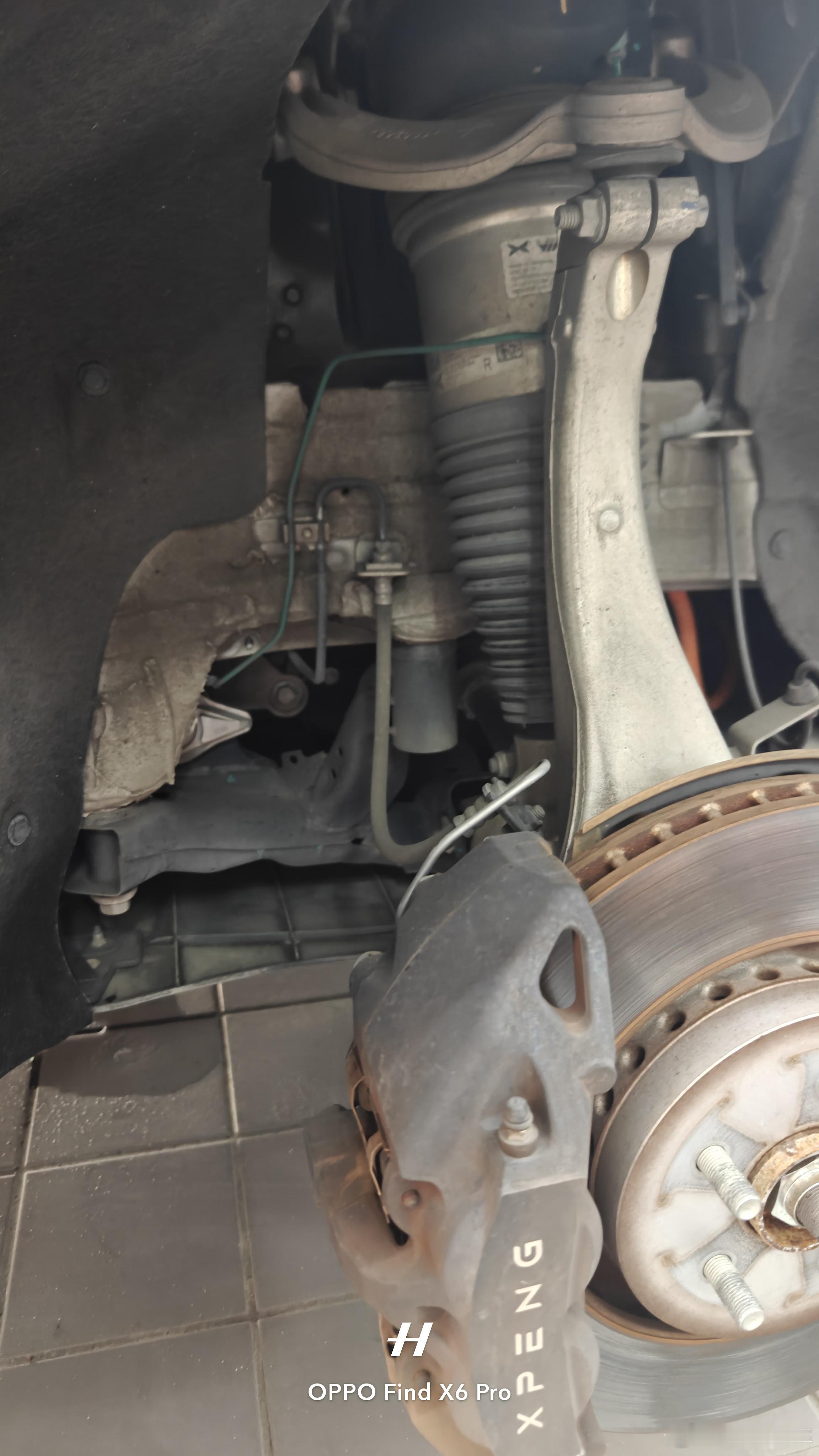 小鹏g9一台22年上市的车，这个底盘用料，放在今天也是非常能打小鹏汽车
