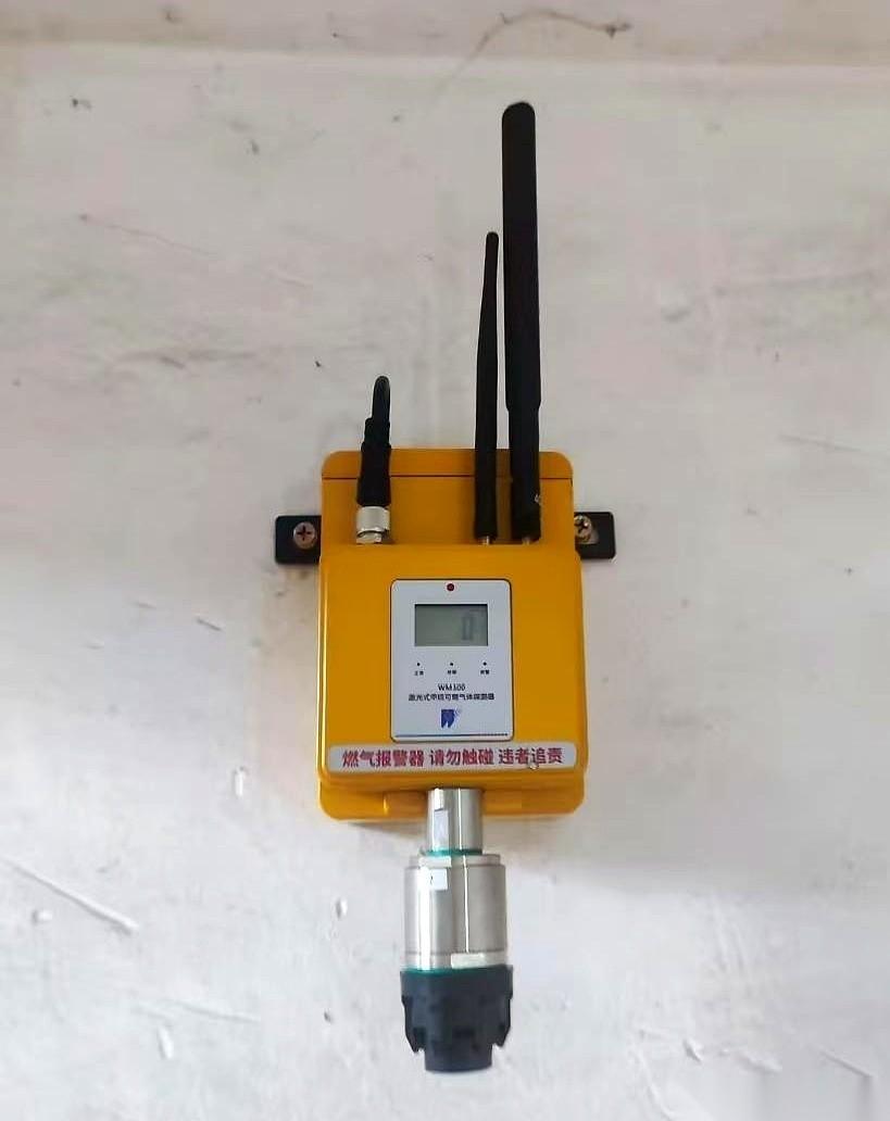 一出电梯，我愣住了。墙上，多了个白盒子。就安安静静地挂在那儿，泛着一点点科技感