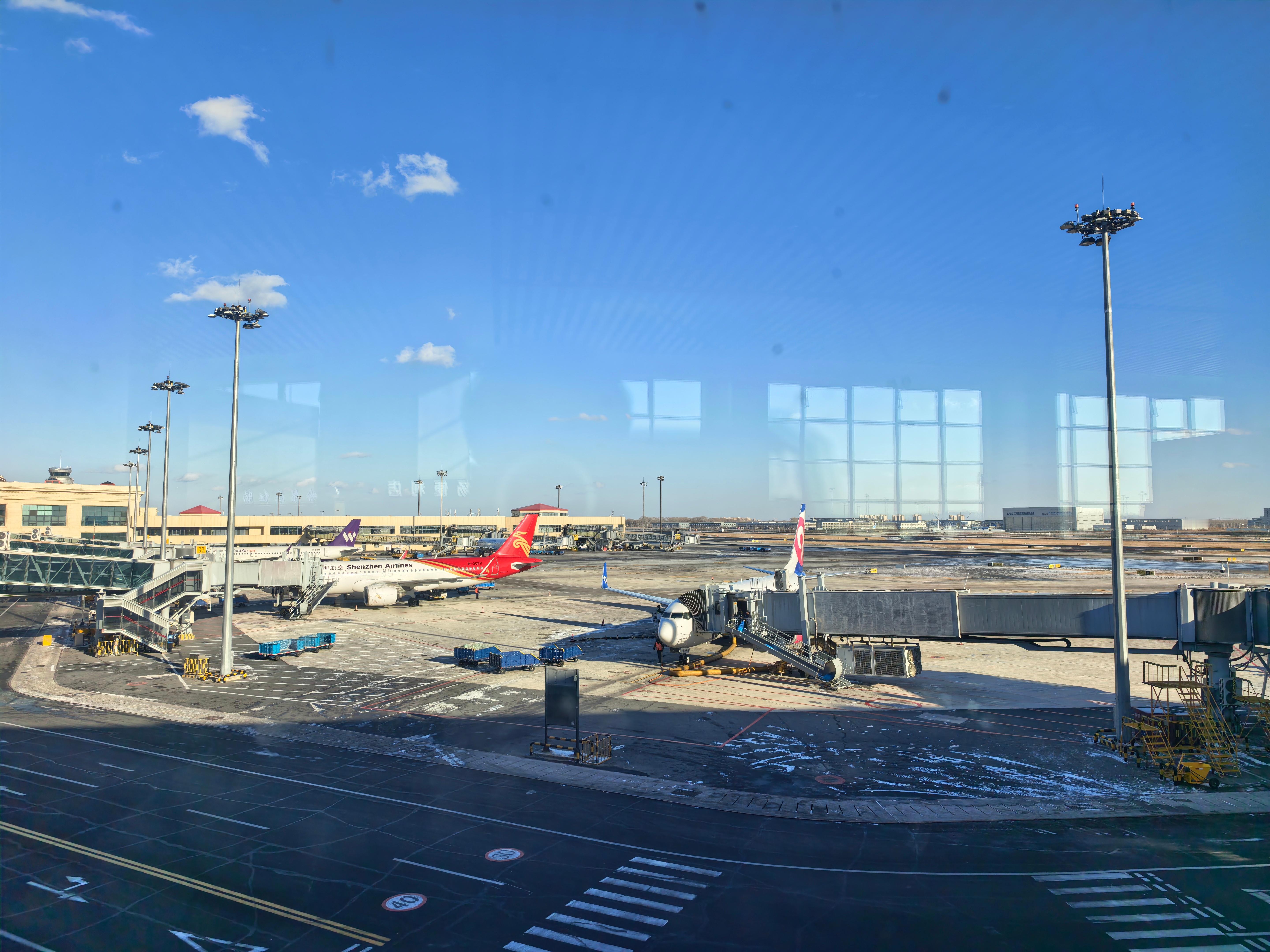 哈尔滨机场好热不过一会儿到漠河就凉快了正好去那边体验一下冰火两重天