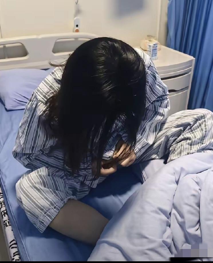 姑娘准备捐肾救父亲，手术前夕，她拔掉了插管，甩掉父亲和弟弟，毅然决然离开了医院