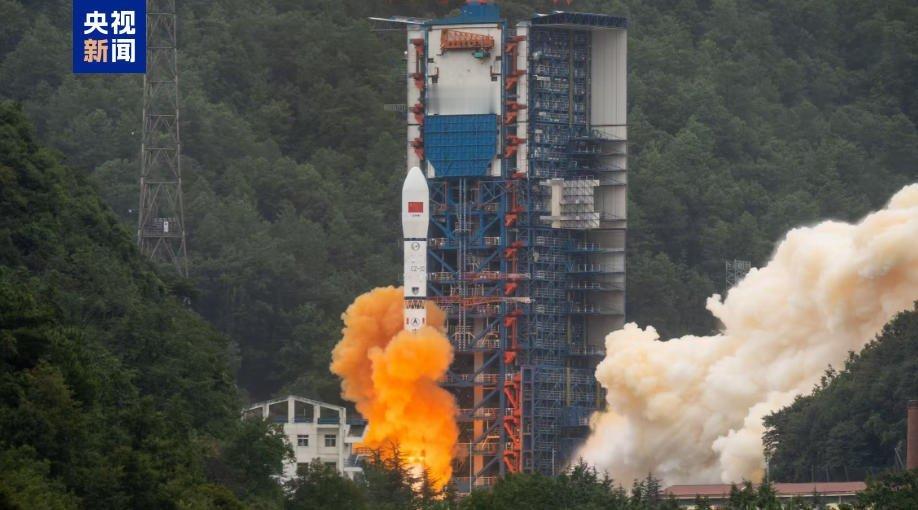 【我国今年第59次发射】北京时间今天11时00分，我国在西昌卫星发射中心使用长征