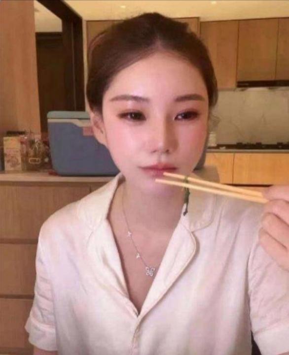 马筱梅最近在北京过得挺自在，没喊冷，反倒夸空气清爽。跟前任大S那会儿死活不愿来北