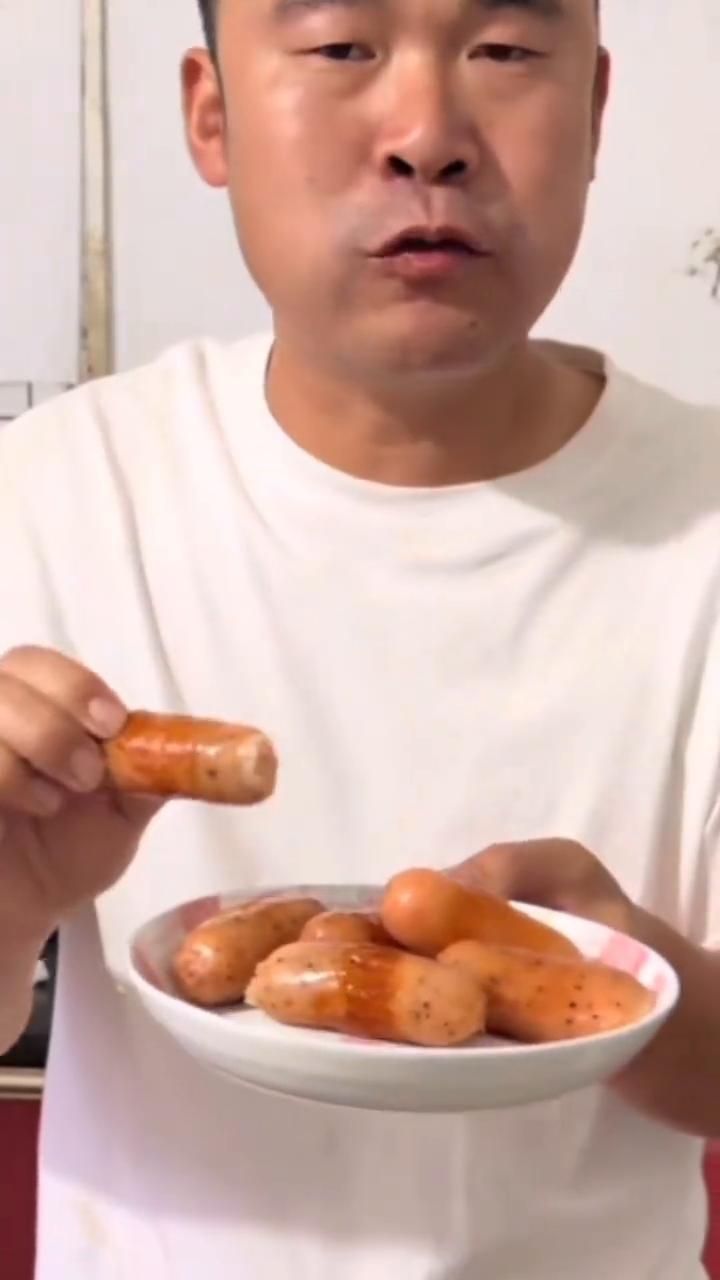 这都是，上面这都是炸开花了，好吃。这是管咋说，我这个也想叫孩们对我刮目相看，要不