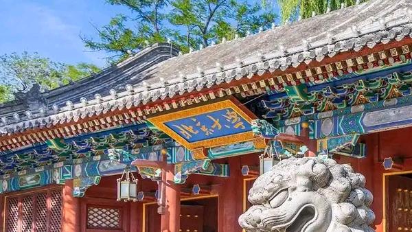 亚洲高校天花板换人了？清华北大直接包圆，把前两名全占了！这波属实是“霸榜”了。