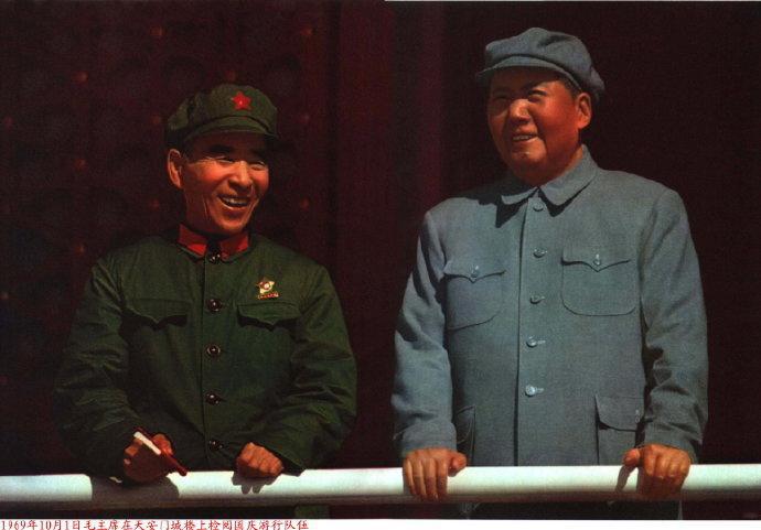历史上的今日1969年10月1日上午十时，毛主席和林彪、周恩来等出席在天安门举