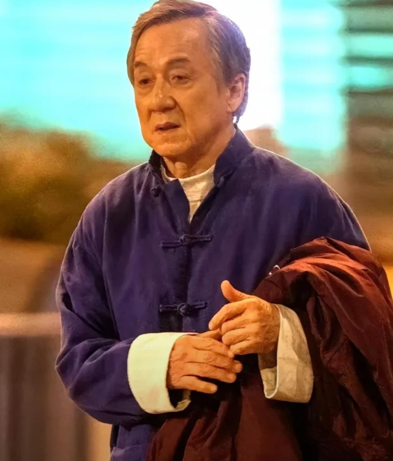 现在我最搞不懂的人就是成龙了，身价几十亿，明明得了ADHD，放着专业医生不找