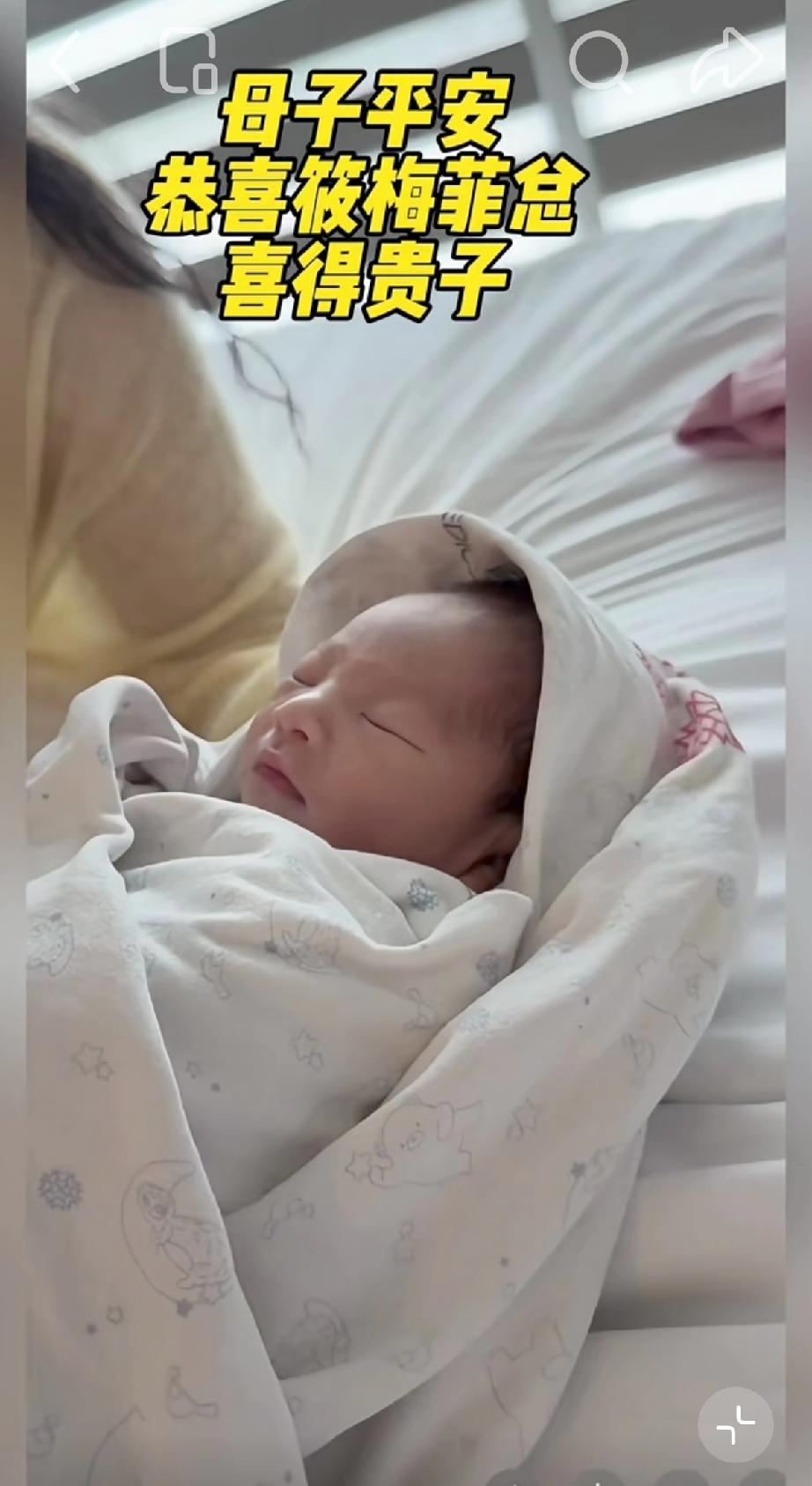 菲总家的汪小宝闪亮登场了！初为人母的马筱梅，怀抱新诞的小麟儿，喜悦又平静，眼