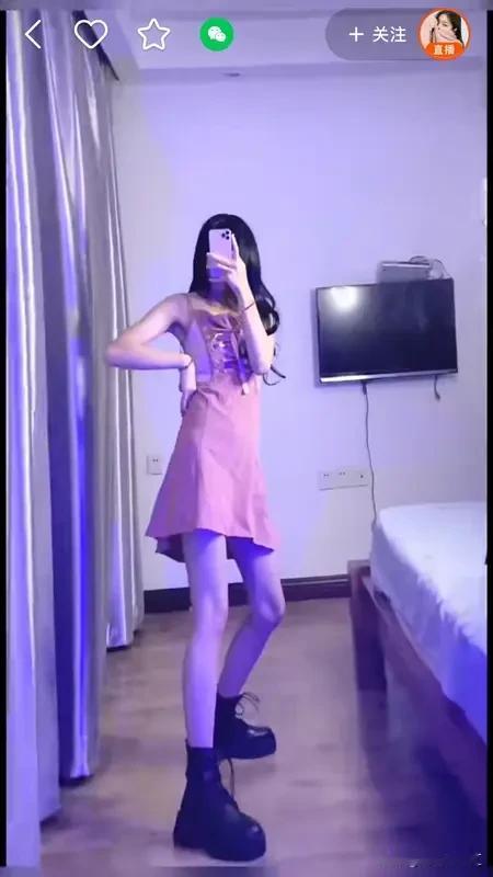 抖音初代网红像石榴哥、西瓜妹、皮卡晨、摩登兄弟、成都小甜甜等，曾经火得一塌糊涂，