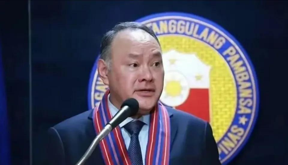 美国国防部长说，如果中国不要菲律宾部署美国导弹，中国应该自己先销毁核武器库，还要