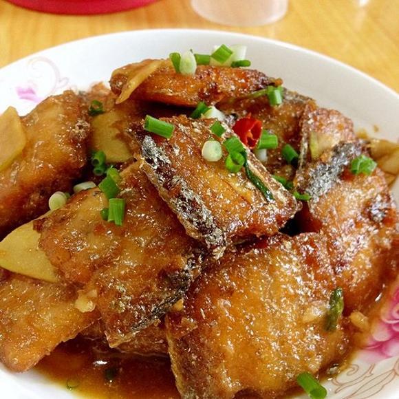 嘿，朋友们！今天咱们要聊的可不是普通的家常菜，而是一道“让人一吃就停不下来”的绝