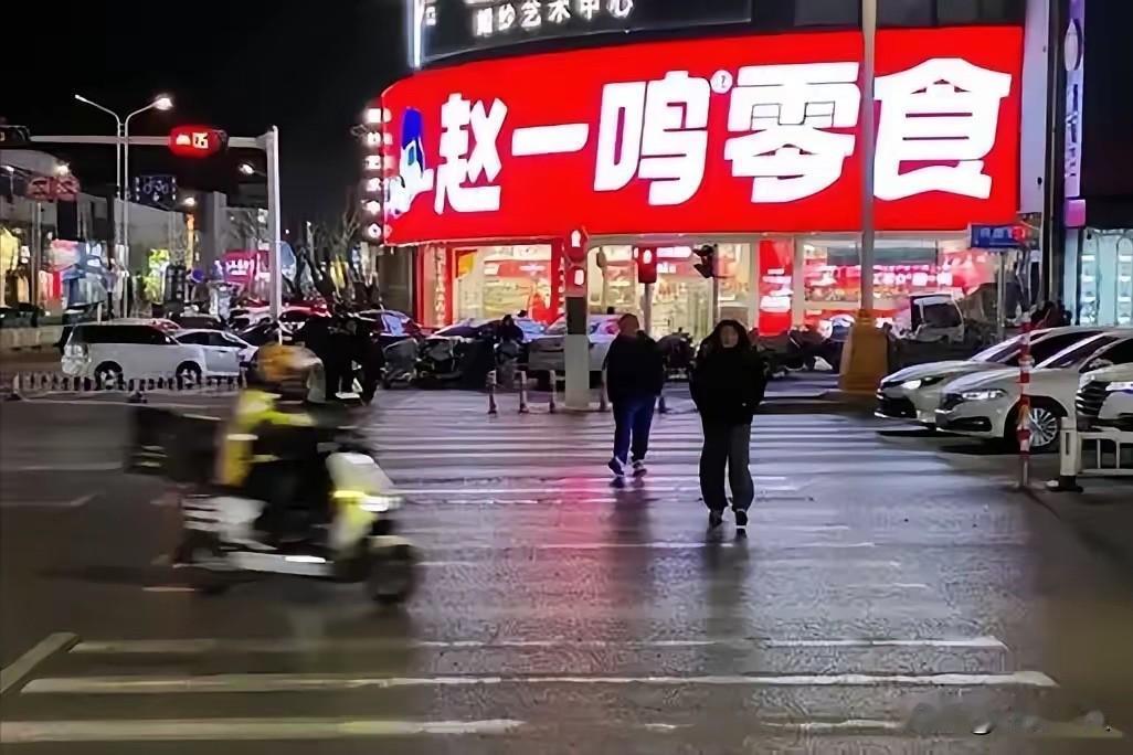 赵一鸣的本质是骗你入局，然后变相收割。赵一鸣有真正的便宜货吗？答案是有的，比如