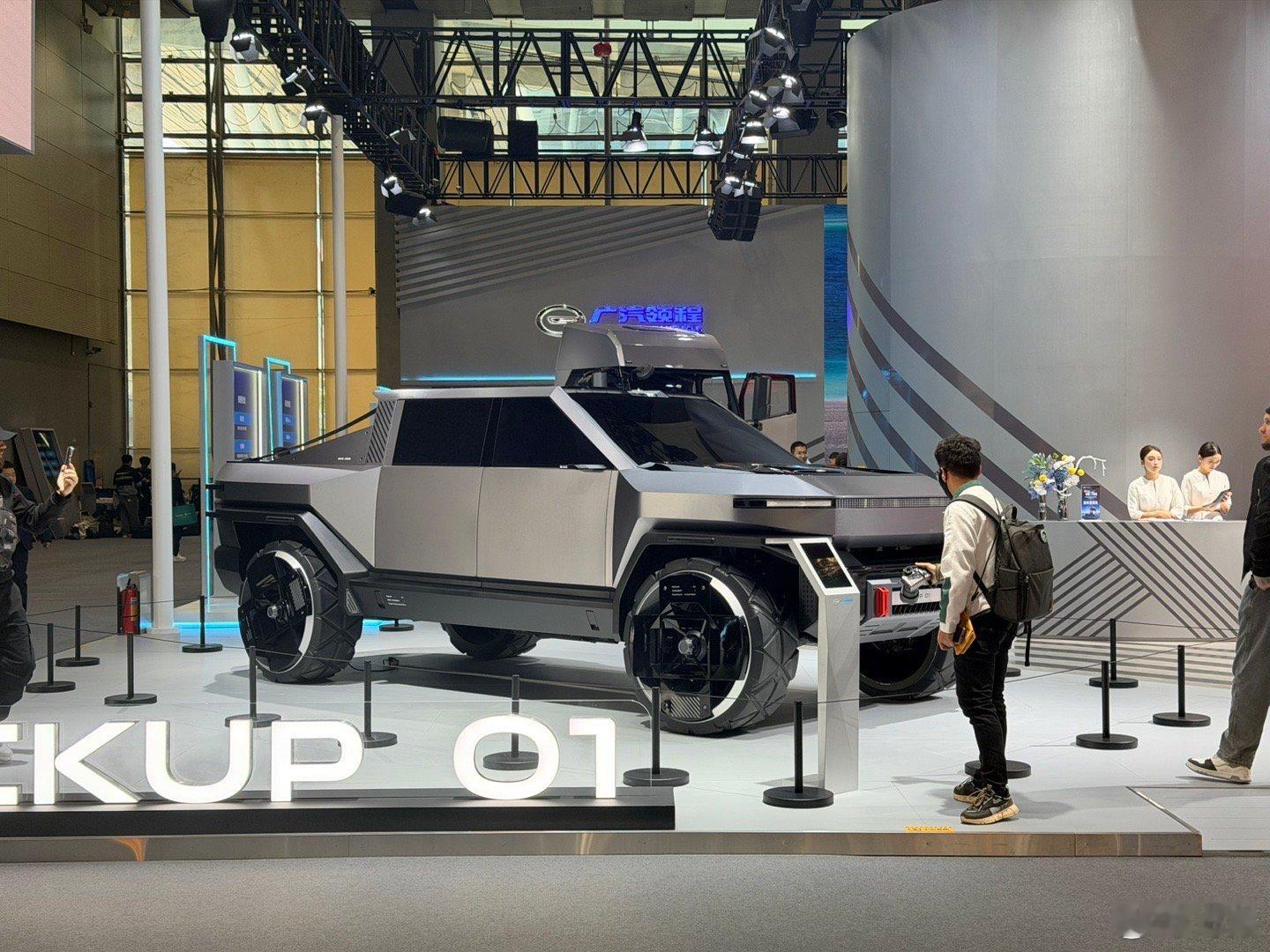 只说造型的话，我觉得图一好看点