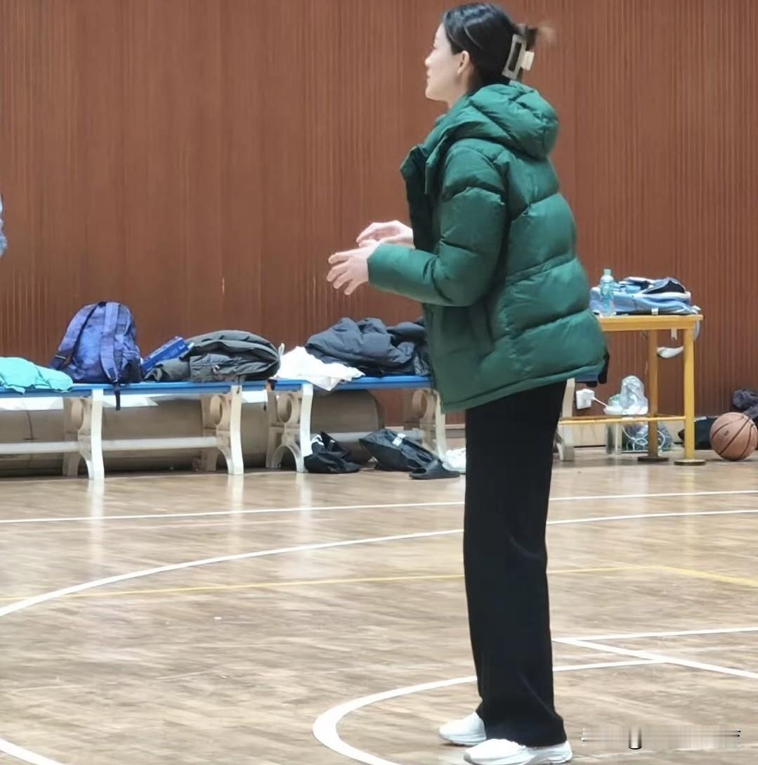 刁琳宇重返南京农业大学当老师！刚刚拿到全运会冠军的刁琳宇，就已经奔赴新的岗位，开