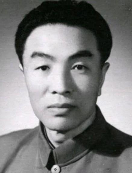 他40岁任山西省省委书记，主政期间，彻底肃清建国初期匪特，稳定社会秩序。推进土地