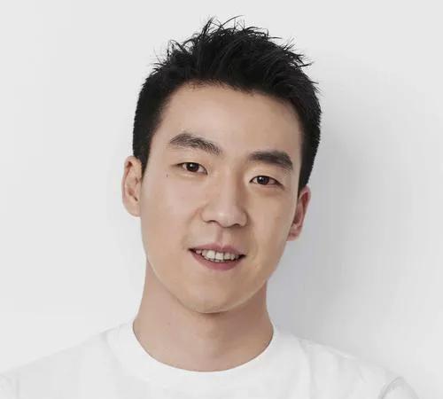 吴晓亮总演反派，靠的并非凶悍长相或固定人设，而是深谙“犯罪心理学”。为演好《扫黑
