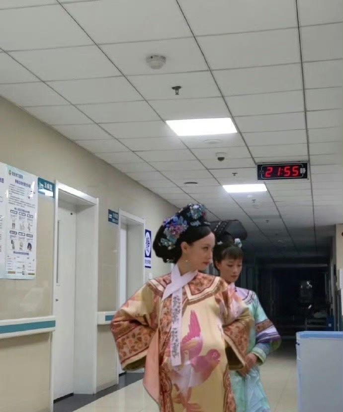 陪甄嬛传里的娘娘们产检[笑着哭]