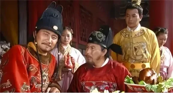 1395年，冯胜喝完御赐的毒酒，挣扎着爬到朱元璋面前，哀求道“求皇上开恩，不要杀