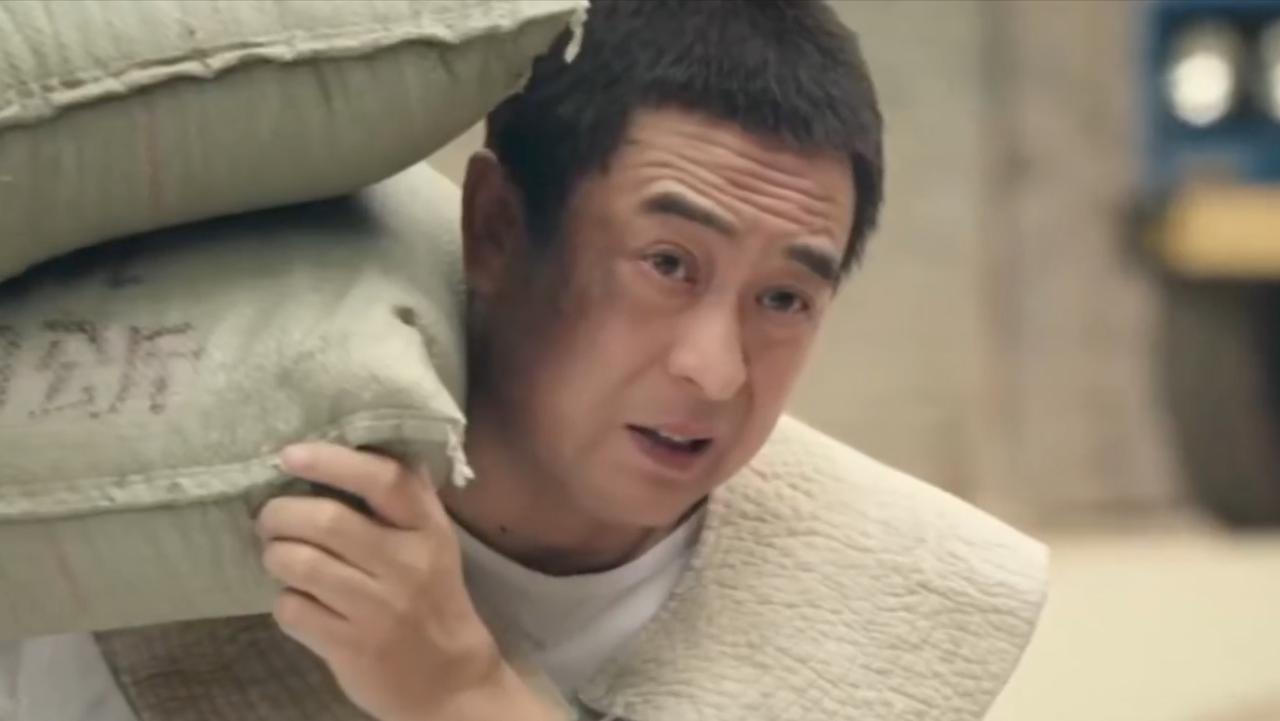 宁得罪君子，不得罪小人，在《主角》胡三元和黄正经身上有了具象化表现。第一，胡三