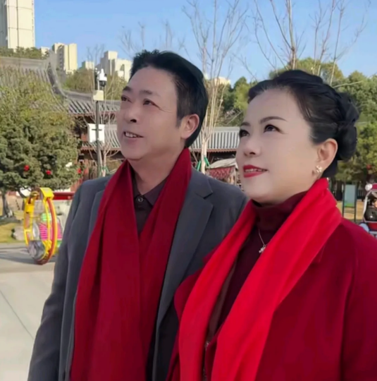 杜大娘言多必失，近日直播过程中，又曝光了一个秘密。杜大娘表示，当年是因为父亲的