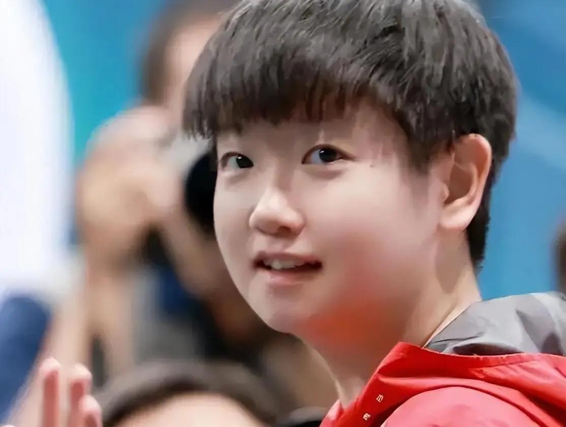 截至2026年4月23日，孙颖莎正处于职业生涯巅峰期，近期赛场、荣誉、备战、商业