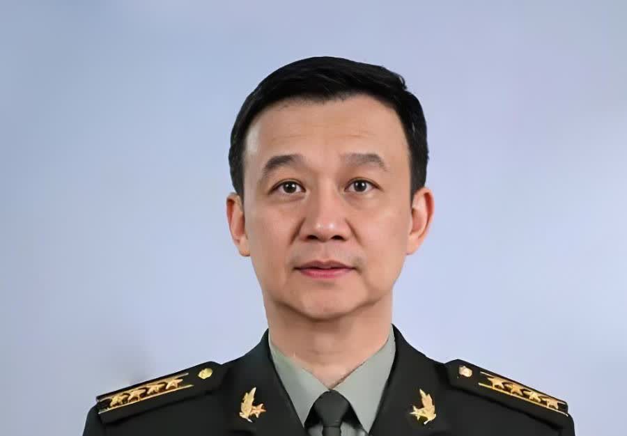 国防部新闻局历任新闻发言人1、第1～2位发言人：胡昌明和黄雪平双搭档