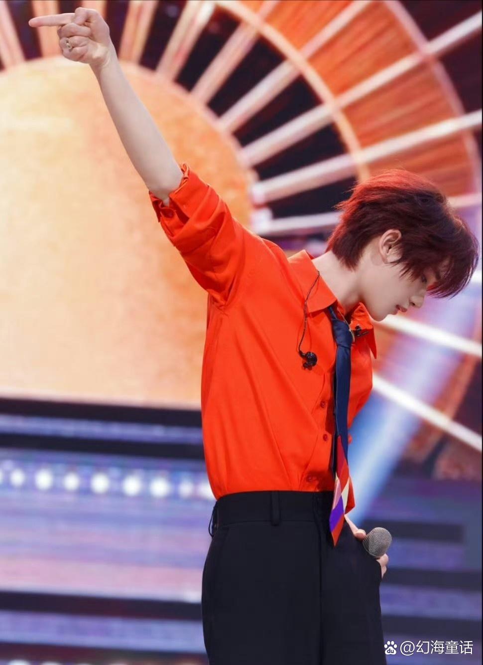 丁程鑫袖子一直保持不掉的原因找到了，我天哪一定很疼吧，为了舞台效果这么拼…