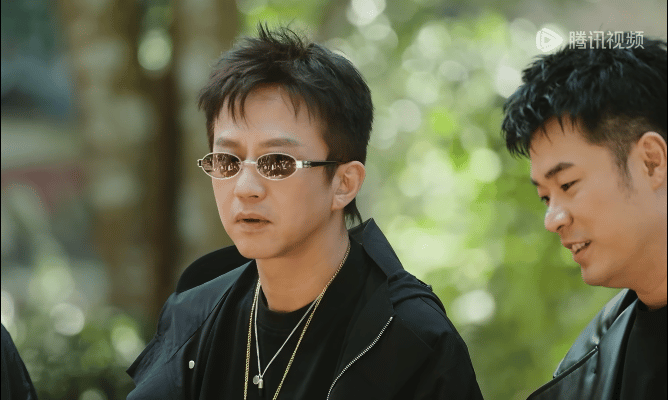 邓超从不看别人微信头像邓超五哈爆笑发言，从不看别人微信头像，聊天只认文字不认人